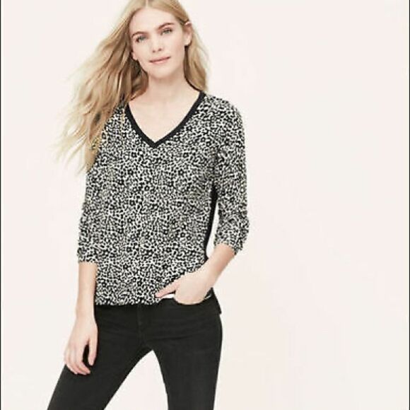 LOFT Black and White Floral Animal Print Top size XS - Picture 1 of 5